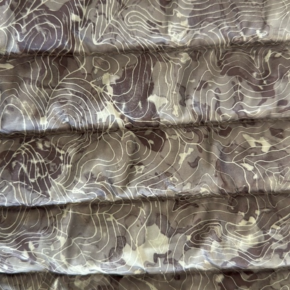 Lululemon athletica pack it down Purple Puffer Jacket - Picture 2 of 5